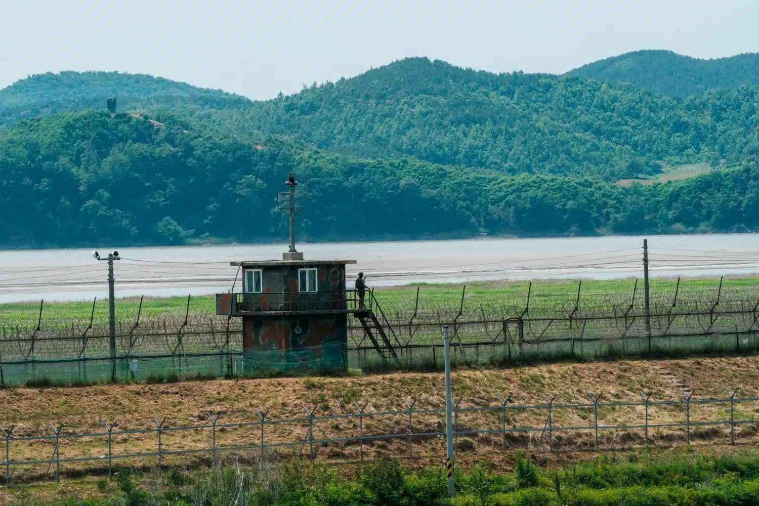 paju-daonsup-202506-08 A South Korean watchtower on the banks of the Imjin River, which marks the demarcation line with North Korea in the border town of Paju, north of Seoul.