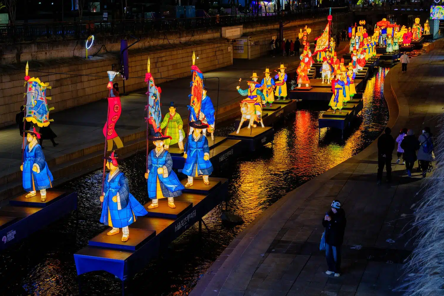 cheonggyecheon-series-seoul-3 Winter illuminations along Cheonggyecheon.