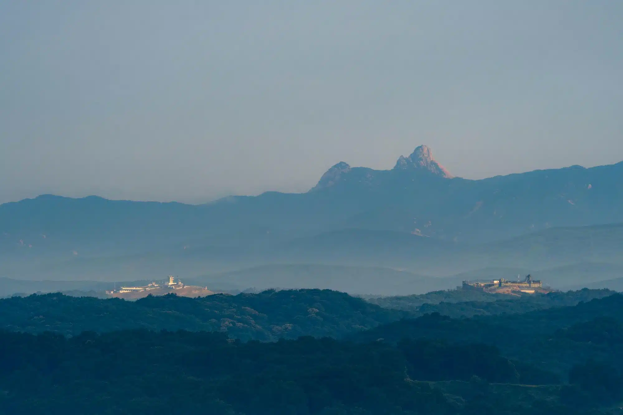 _DSF7245 South Korean guard posts in the DMZ, with North Korean mountains in the background (June 2026).