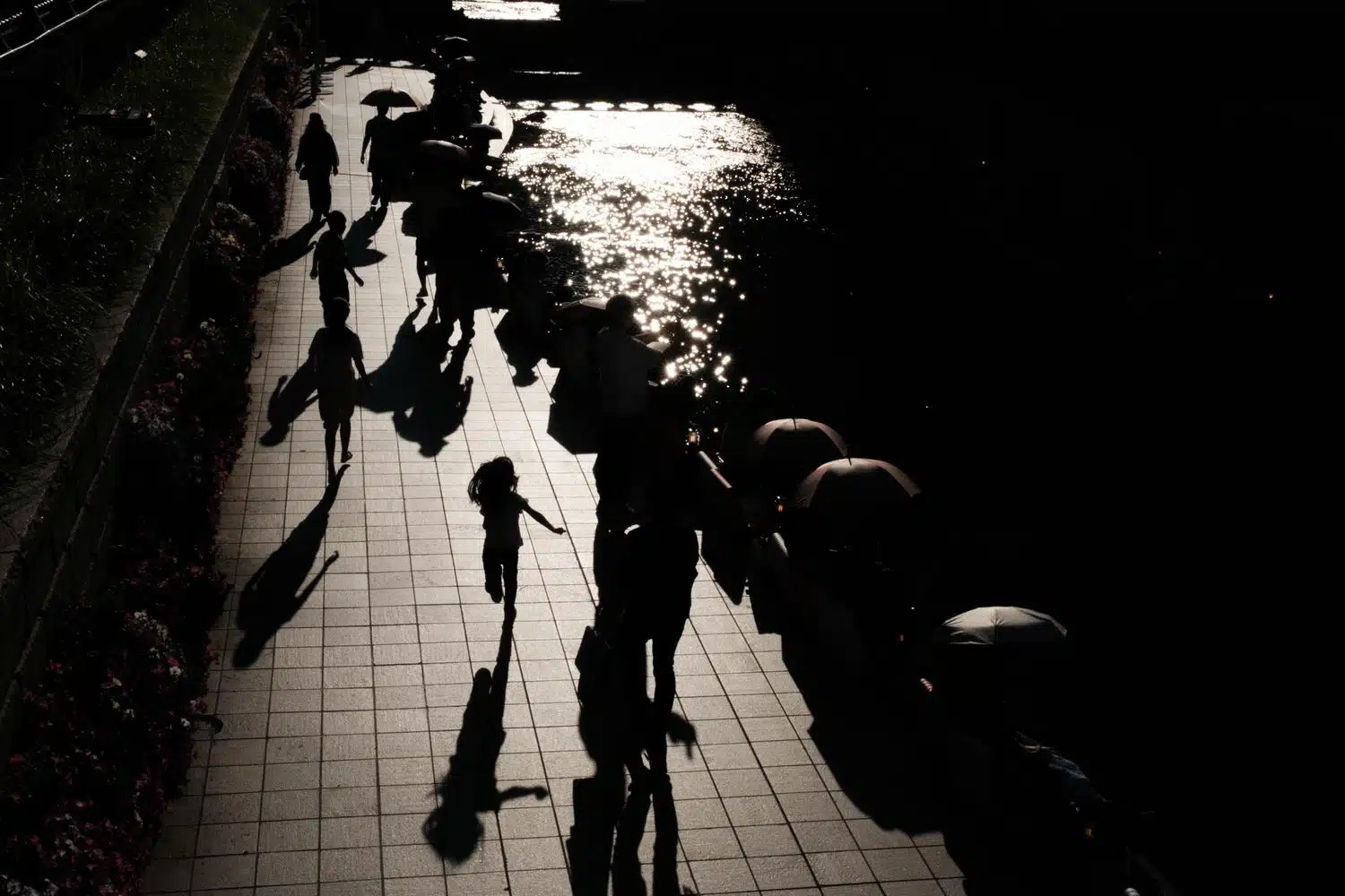 cheonggyecheon-shadows-2026-06 Afternoon shadows along the Cheonggyecheon stream in Seoul.